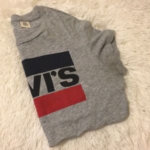 Levi’s graphic tee
